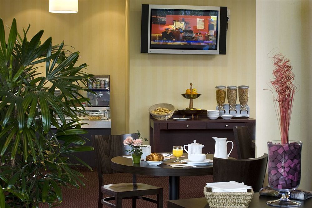 Ibis Styles Lyon Meyzieu Arena Stadium Bagian luar foto