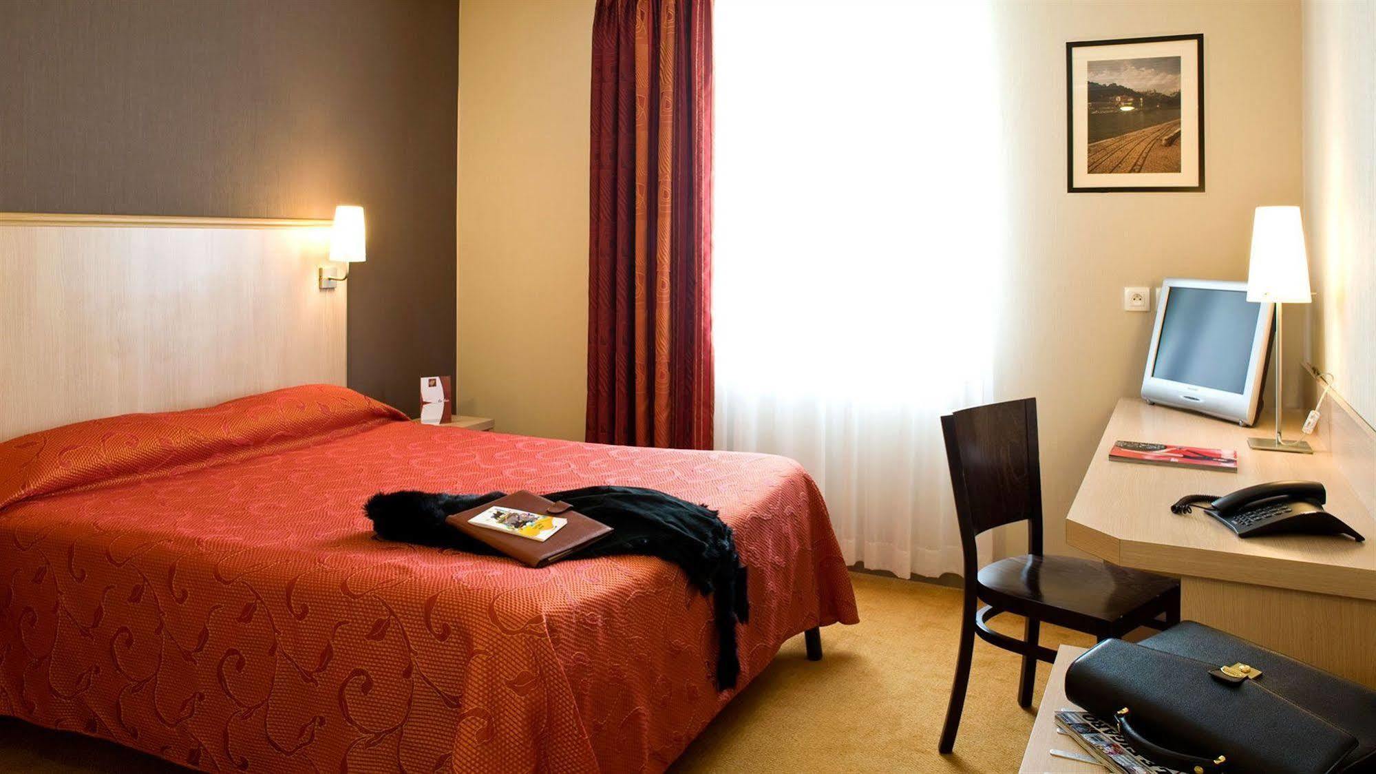 Ibis Styles Lyon Meyzieu Arena Stadium Bagian luar foto