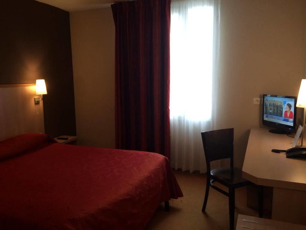 Ibis Styles Lyon Meyzieu Arena Stadium Bagian luar foto
