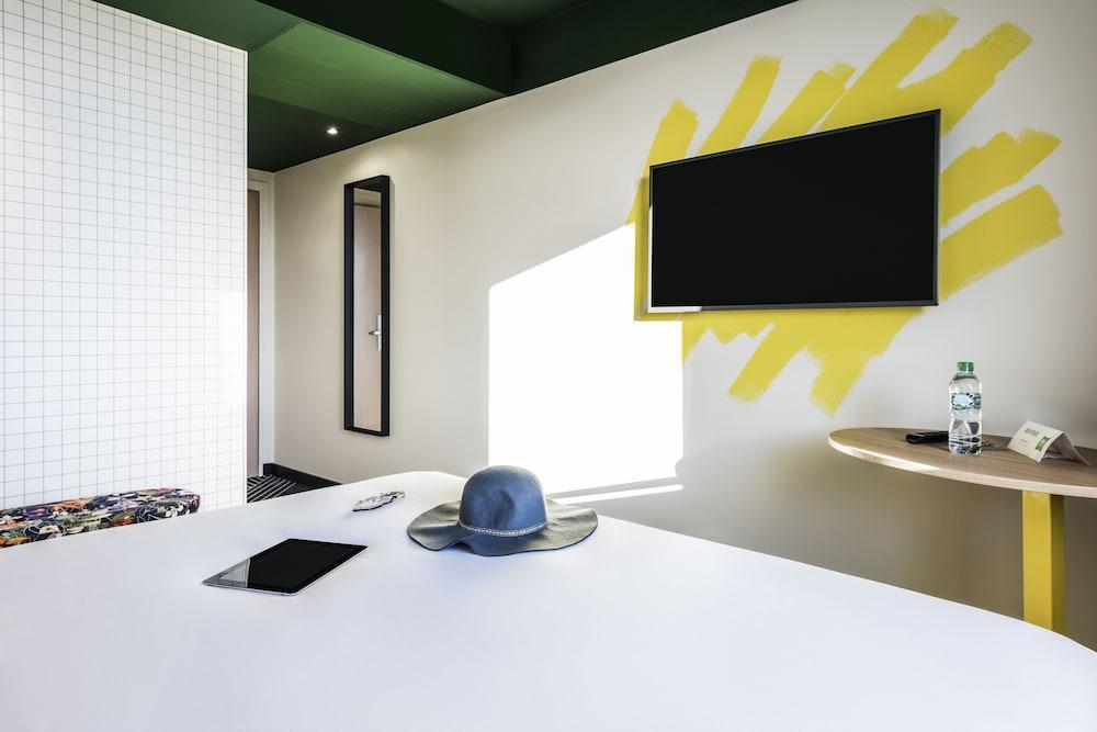 Ibis Styles Lyon Meyzieu Arena Stadium Bagian luar foto